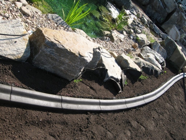 curb around water feature