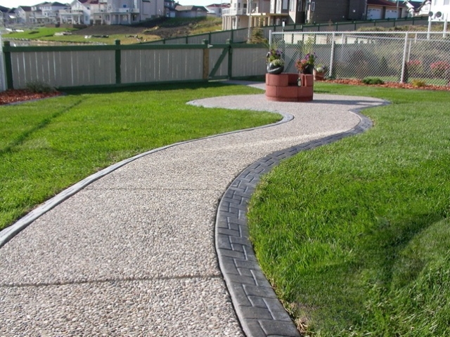 curb was poured then filled with exposed aggregate  no forms needed